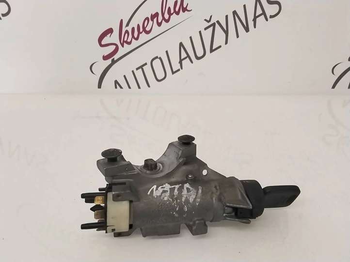 4D0905851A Audi A4 S4 B5 8D Užvedimo spynelė