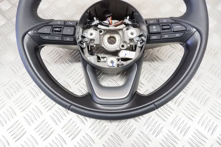 Toyota Yaris XP210 (2020 - ) 45100K0140 Руль — фото 2