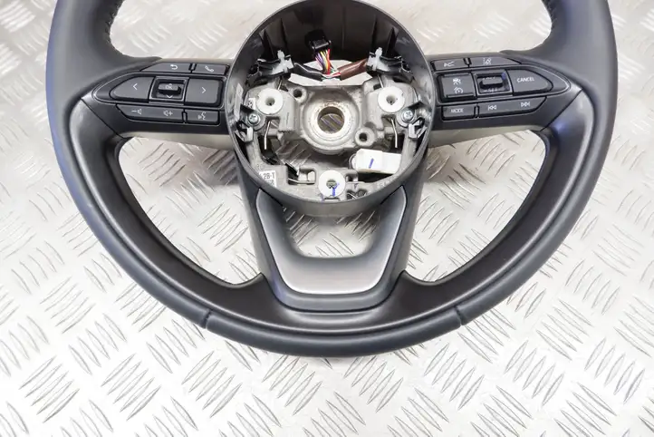 Toyota Yaris XP210 (2020 - ) 45100K0140 Руль — фото 4