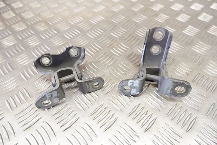 Lexus GS 250 300 350 300h 450h (2015 - 2020) 6871012151 Петли передней двери (комплект) — фото 1