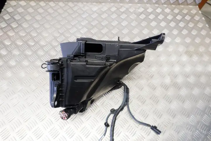 Lexus GS 250 300 350 300h 450h (2015 - 2020) 8266230C80 Блок предохранителей (комплект) — фото 8