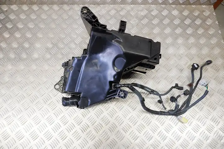 Lexus GS 250 300 350 300h 450h (2015 - 2020) 8266230C80 Блок предохранителей (комплект) — фото 12