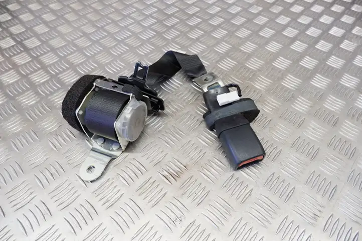 Lexus GS 250 300 350 300h 450h (2015 - 2020) 7348030311 Центральный ремень безопасности — фото 1