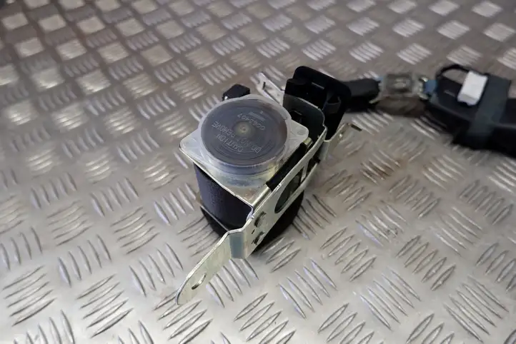 Lexus GS 250 300 350 300h 450h (2015 - 2020) 7348030311 Центральный ремень безопасности — фото 3