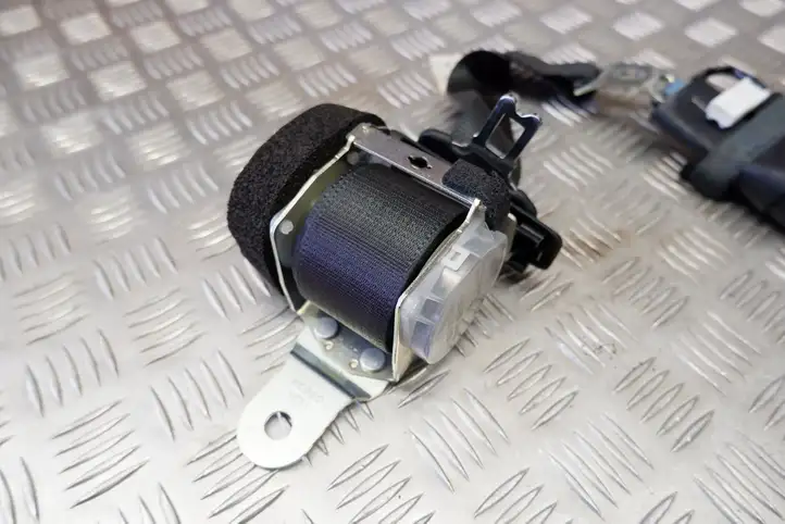 Lexus GS 250 300 350 300h 450h (2015 - 2020) 7348030311 Центральный ремень безопасности — фото 5