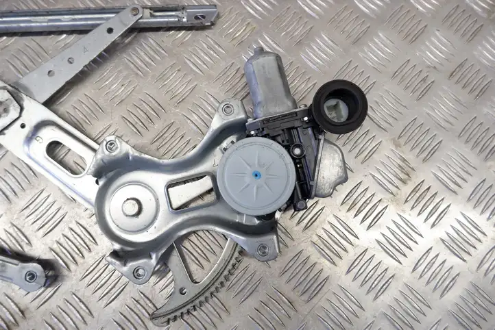 Lexus GS 250 300 350 300h 450h (2015 - 2020) 8572030361 Электростеклоподъемник передний (комплект) — фото 4