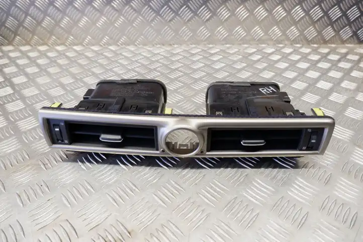 Lexus GS 250 300 350 300h 450h (2015 - 2020) 5566030480 Центральный воздушный дефлектор — фото 1