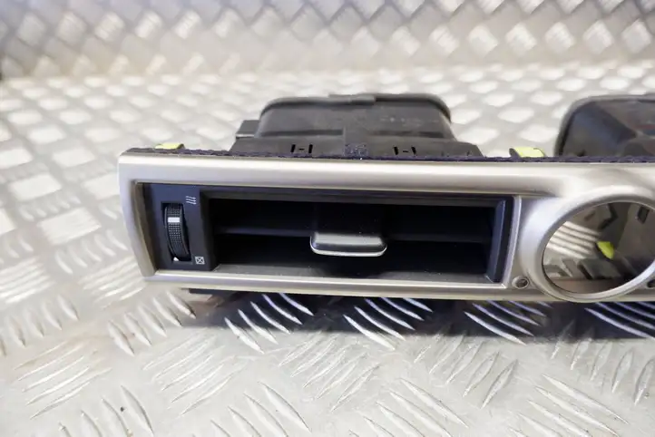 Lexus GS 250 300 350 300h 450h (2015 - 2020) 5566030480 Центральный воздушный дефлектор — фото 4