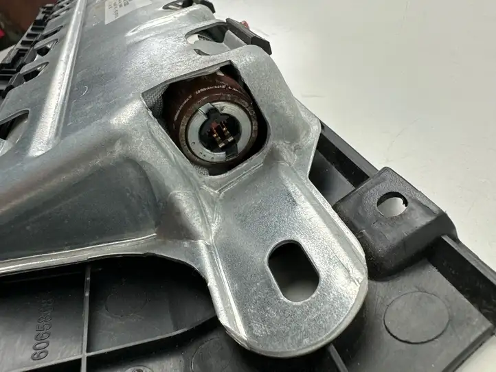 BMW 7 F01 (2008 - 2016) 9176282 Коленная подушка безопасности — фото 2