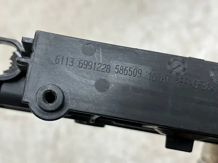 BMW X5 G05 (2018 - ) 6991228 Прочие детали моторного отсека — фото 3