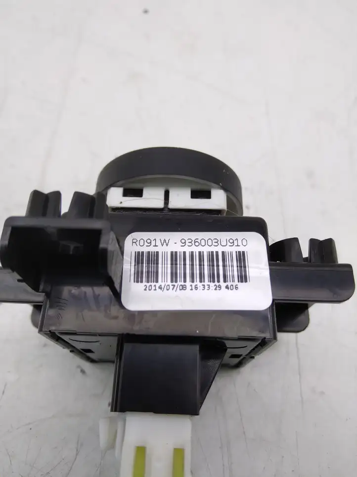 Kia Sportage (2010 - 2014) 936003U910 Кнопка парктроника — фото 3