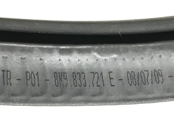 Audi A4 S4 B8 8K (2007 - 2011) 8K9833721E Уплотнитель кузова — фото 3