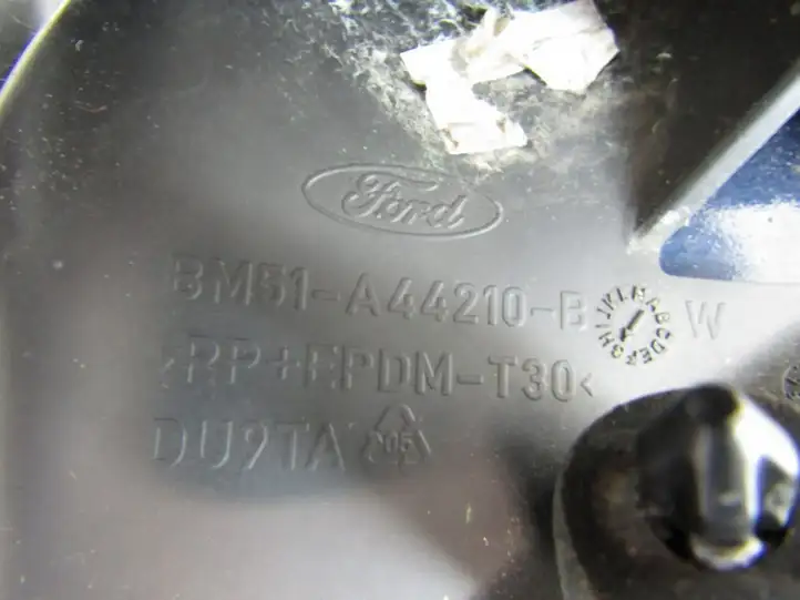 Ford Focus (2011 - 2015) Спойлер заднего стекла — фото 6