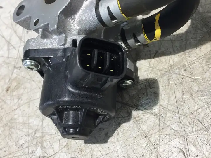 Toyota Yaris (2014 - 2019) 2562047030 Охладитель клапана EGR — фото 6