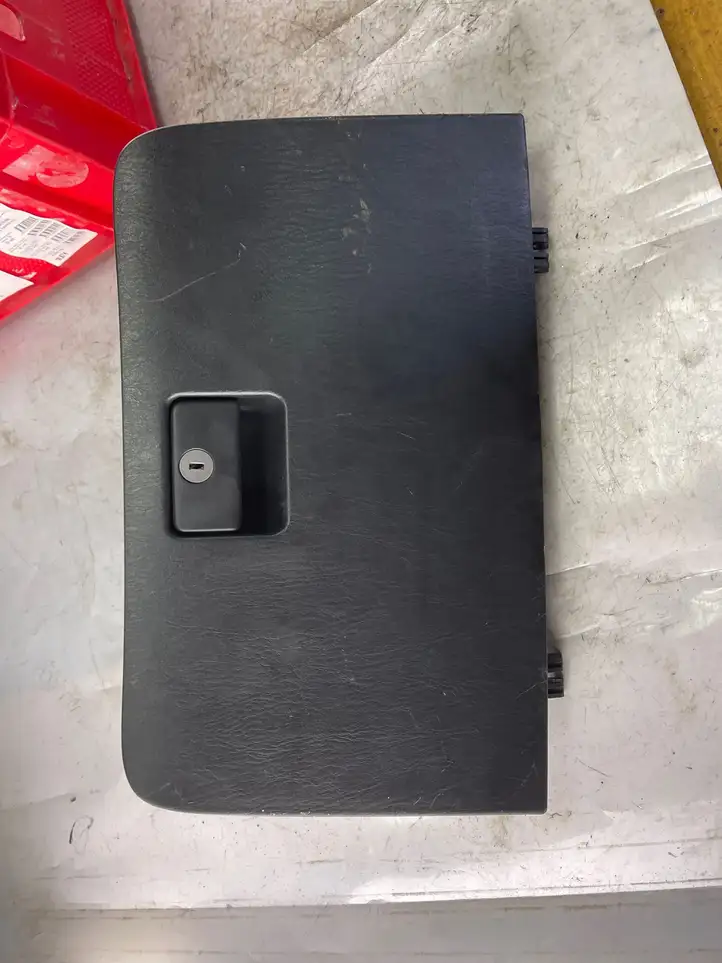 Toyota Corolla Verso E121 (2001 - 2004) 5555013020 Вещевой ящик — фото 1
