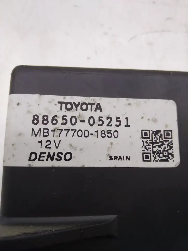 Toyota Avensis T270 (2009 - 2012) 8865005251 Модуль управления кондиционером — фото 3