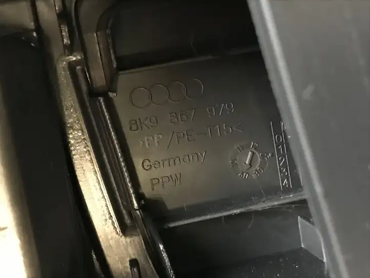 Audi A4 S4 B8 8K (2007 - 2011) 8K9867979 Комплект обшивки крышки багажника — фото 4