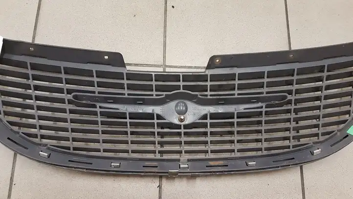 Chrysler Voyager (1996 - 2001) 4857292 Передняя решетка — фото 5