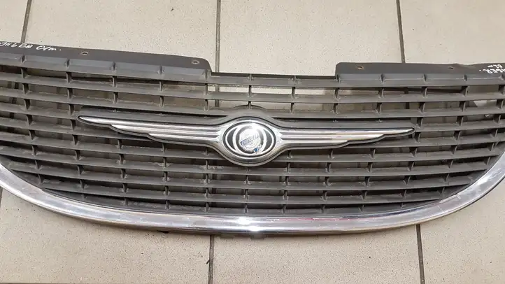 Chrysler Voyager (1996 - 2001) 4857292 Передняя решетка — фото 9