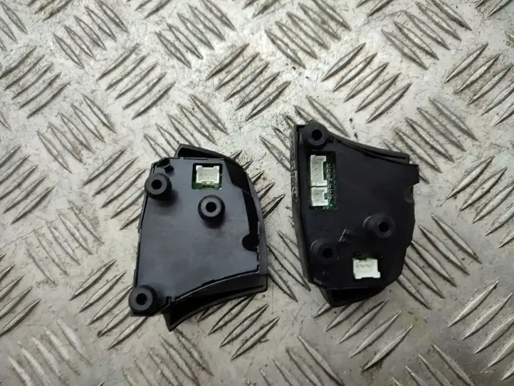 Volvo V50 (2004 - 2008) 8637491 Кнопки на рулевом колесе — фото 4