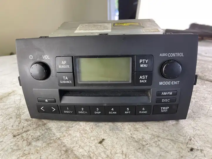 Toyota Corolla Verso E121 (2001 - 2004) 8612013060 Магнитола / мультимедийная система — фото 1