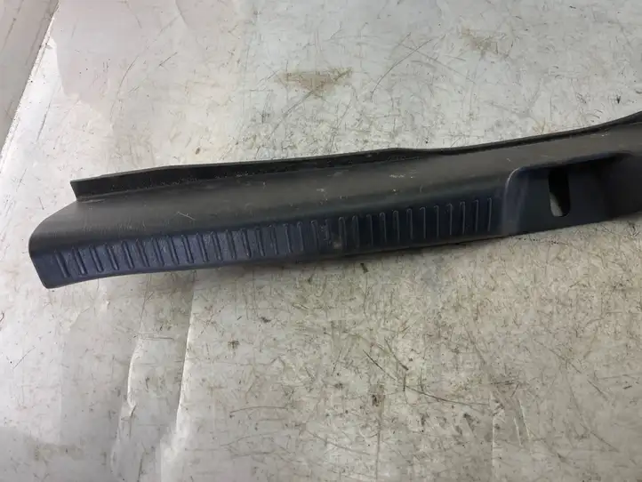 Toyota Corolla Verso E121 (2001 - 2004) 6471613150 Отделка порога багажника — фото 2