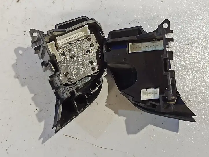 Volvo XC90 (2002 - 2006) 8685478 Кнопки на рулевом колесе — фото 3