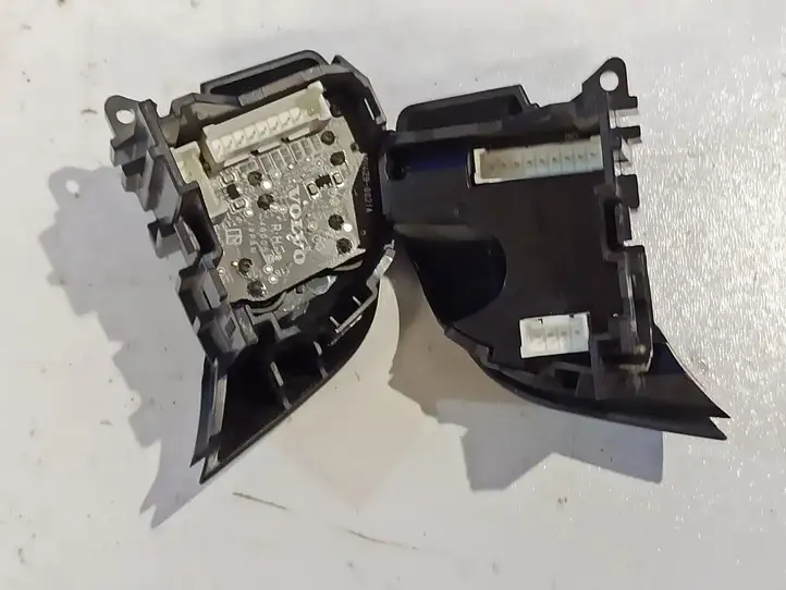 Volvo XC90 (2002 - 2006) 8685478 Кнопки на рулевом колесе — фото 4