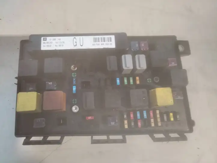 Opel Astra (2004 - 2009)  13206748 Блок предохранителей