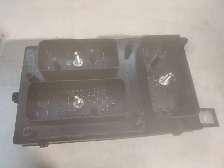 Opel Astra (2004 - 2009)  13206748 Блок предохранителей