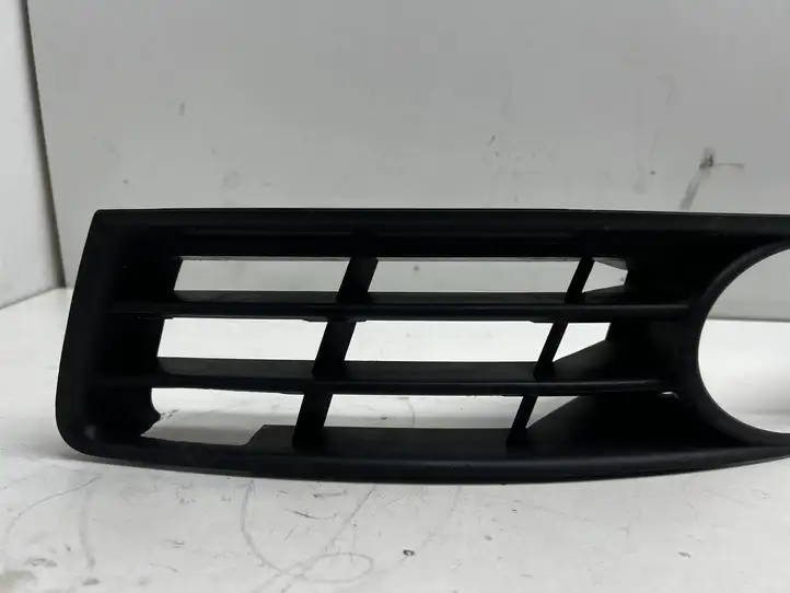 Volkswagen PASSAT B6 (2005 - 2010) 3C0853665A Решетка противотуманной фары — фото 4