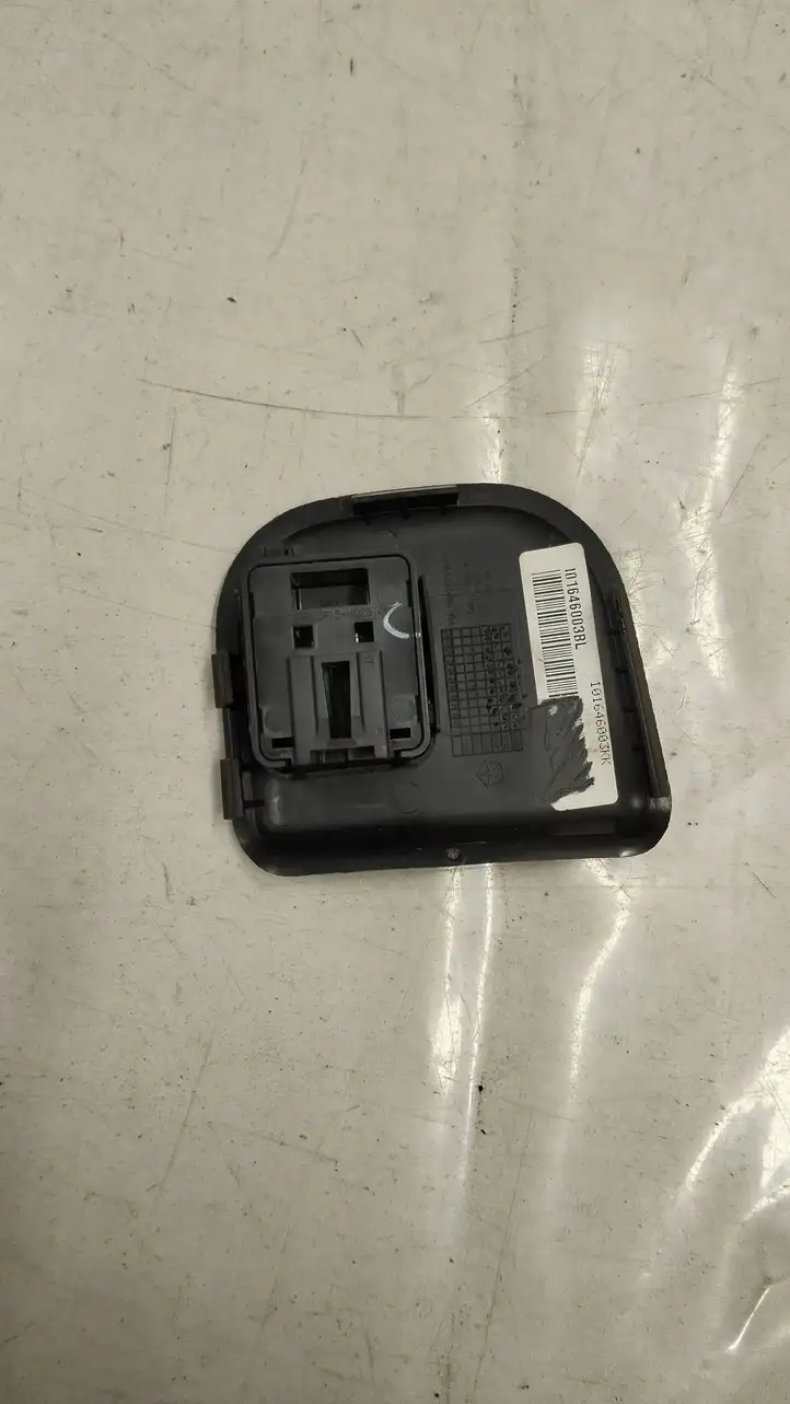 Jeep Grand Cherokee (2010 - 2021) I01646003bl Кнопка закрытия крышки багажника — фото 2