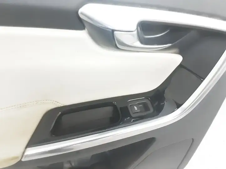 Volvo XC60 (2013 - 2017) 30766403 Обшивка задней двери — фото 5