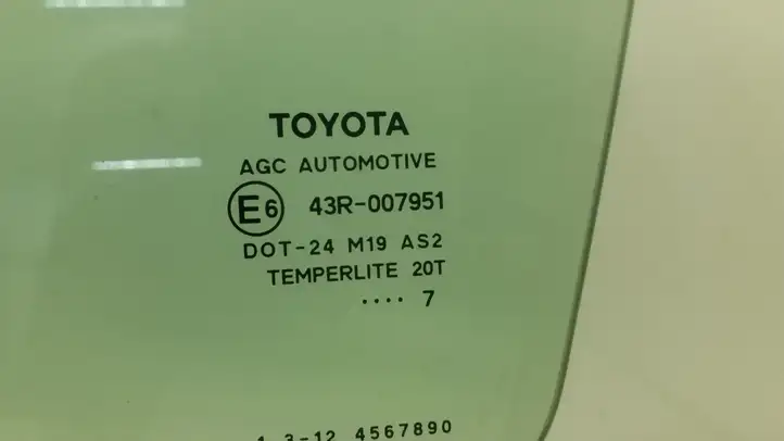 Toyota Auris 150 (2006 - 2012) Стекло передней двери — фото 2