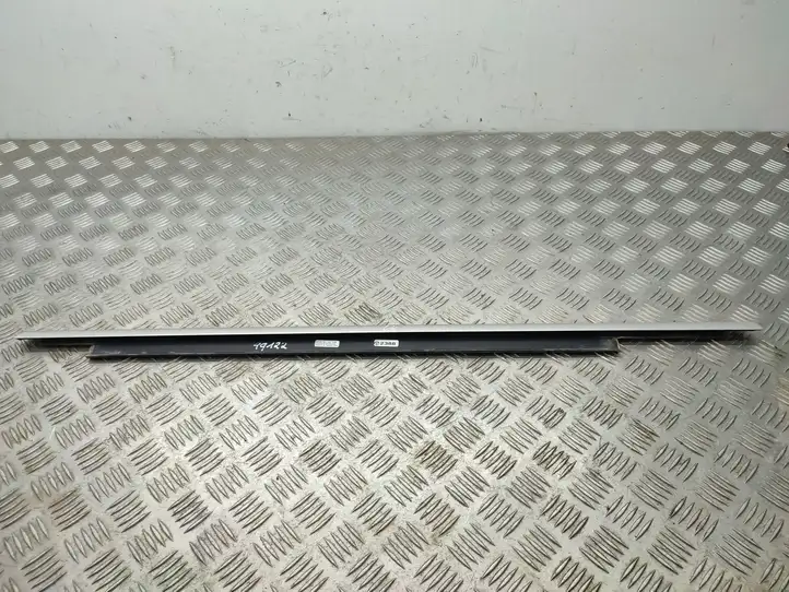 Audi Q5 SQ5 (2008 - 2012) 8R0853763C Накладка стекла задней двери — фото 1