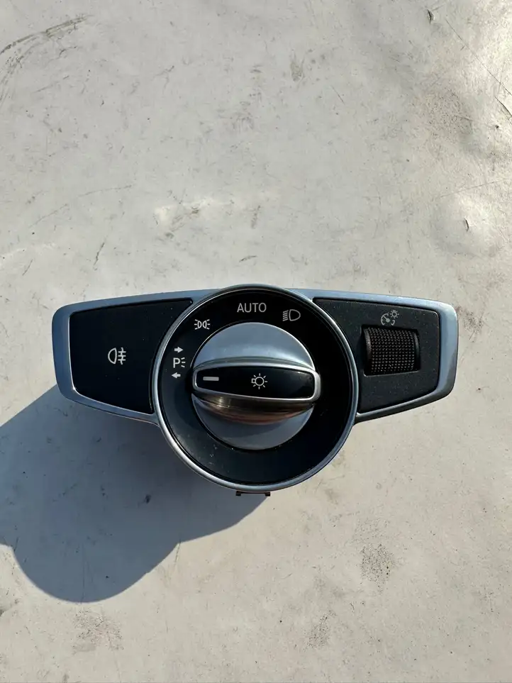 Mercedes-Benz C W205 (2014 - 2021) A2059056500 Включатель фонарей — фото 1