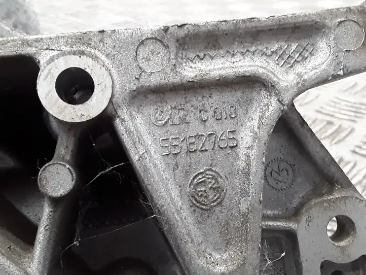 Alfa Romeo GT (2003 - 2010) 55182765 Кронштейн топливного насоса — фото 6