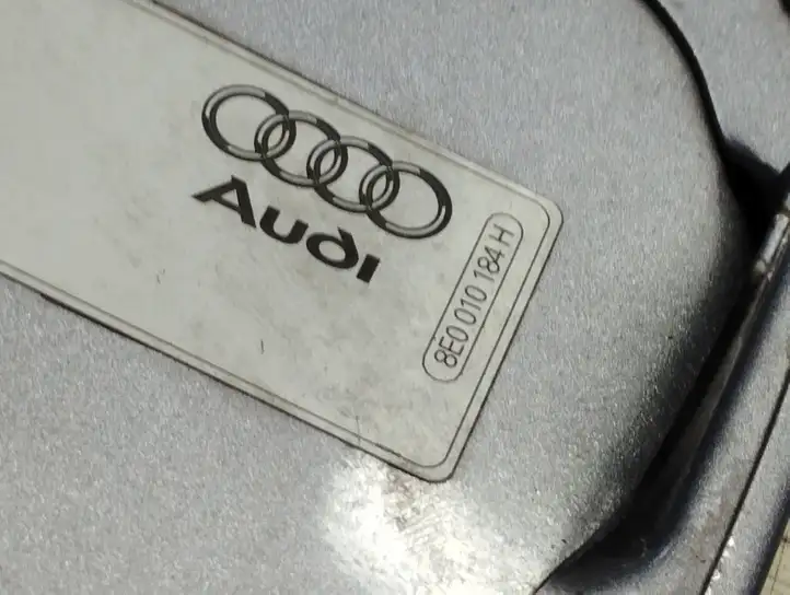 Audi A4 S4 B6 8E 8H (2000 - 2006) 8E0010184H Крышка топливного бака — фото 2