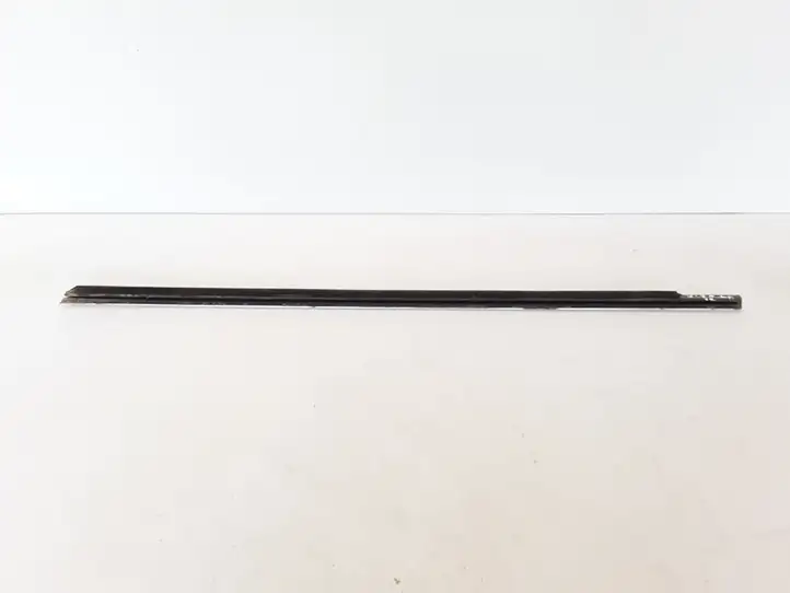 Volvo V70 (2007 - 2013)  31349453 Отделка стекла передней двери