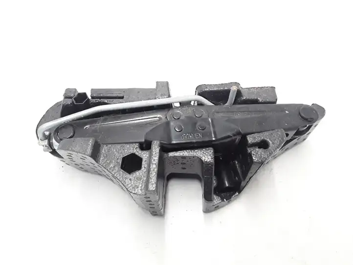 Renault Megane III (2009 - 2016)  995040009R Домкрат (данкрат)