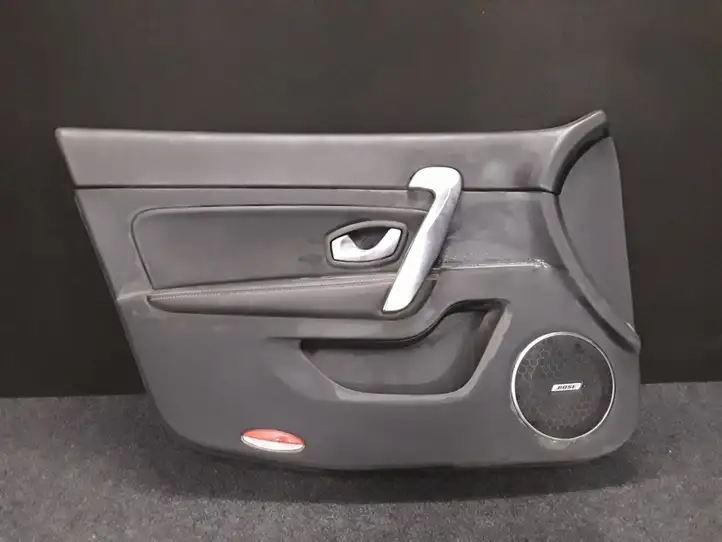 Renault Latitude (L70) (2010 - 2014) 809011035R Обшивка передней двери — фото 1