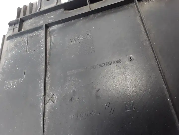 Renault Trafic III (X82) (2014 - )   Задний подкрылок