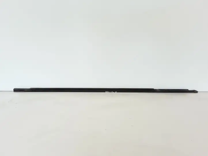 BMW 5 F10 F11 (2009 - 2016) 51334817293 Накладка стекла передней двери — фото 2