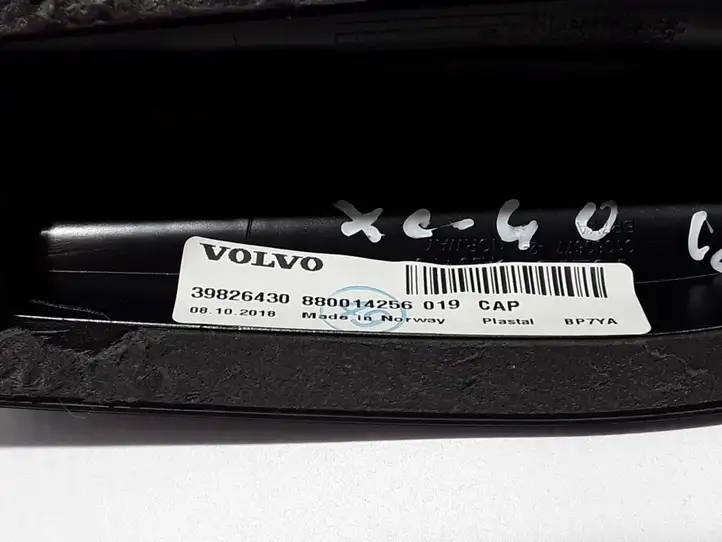 Volvo XC40 (2017 - ) 39826430 GPS антенна — фото 2