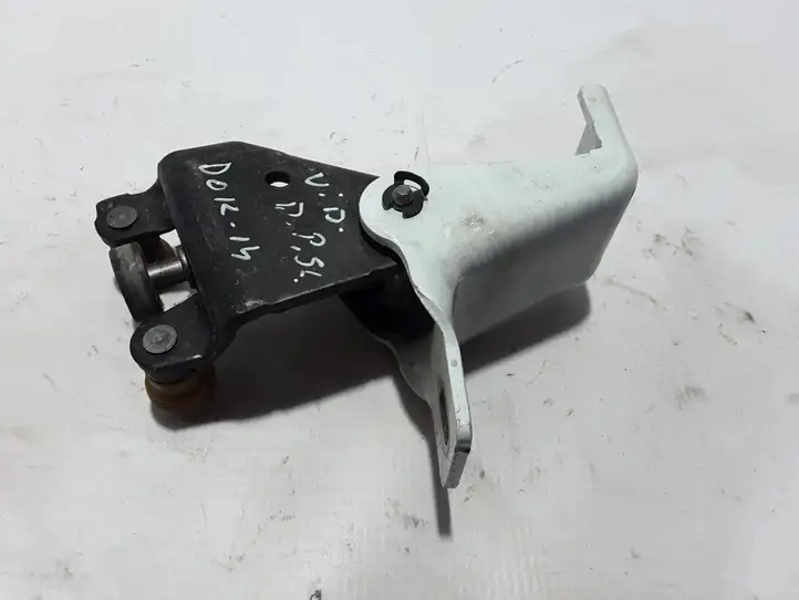 Dacia Dokker (2012 - 2021) 824A65571R Средняя направляющая ролика раздвижной двери — фото 4