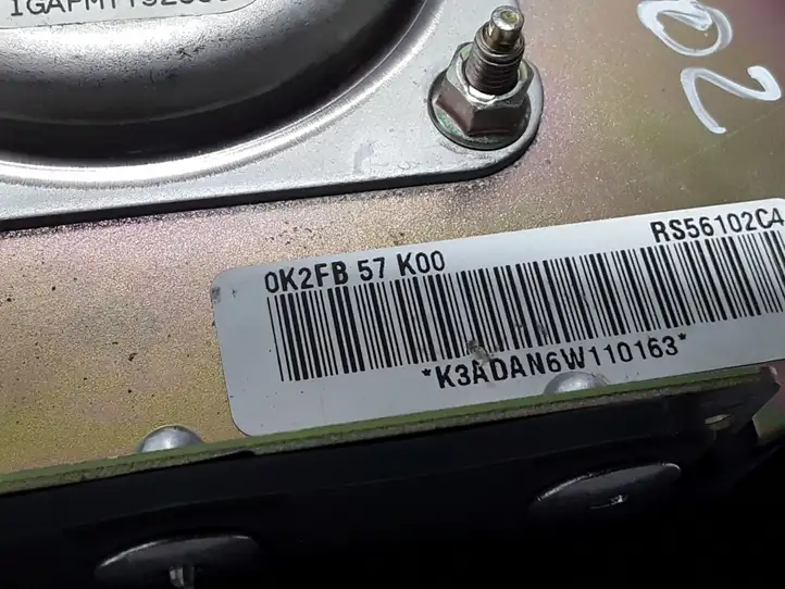 Kia Carens I (1999 - 2002) 0K2FB57K00 Подушка безопасности руля — фото 2