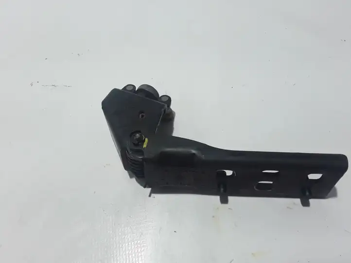 Opel Vivaro (2014 - 2018) 777653970R Средняя направляющая ролика раздвижной двери — фото 3