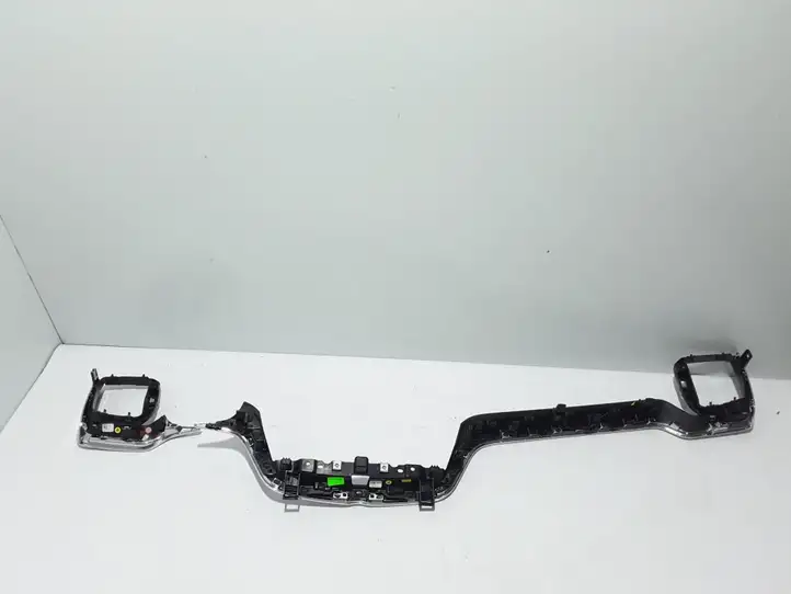 Volvo XC60 (2017 - ) Отделка внутренней панели салона — фото 2