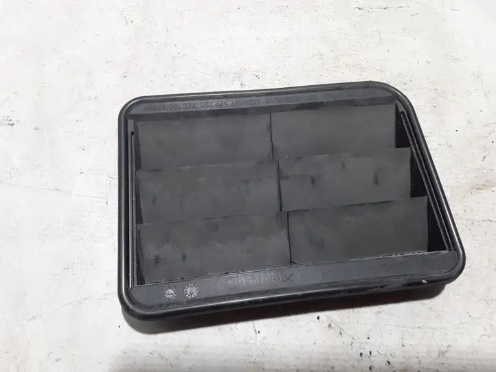 BMW 3 F30 F35 F31 (2012 - 2018) 9176945 Решетка в крыле — фото 1