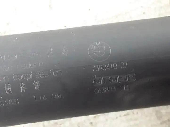 BMW 5 G30 G31 (2016 - ) 7390410 Амортизатор крышки багажника — фото 3